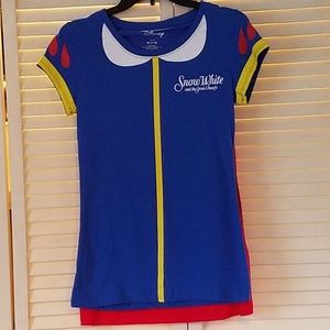 NWOT DISNEY SNOW WHITE TEE W/CAPE MED & SMALL SIZE